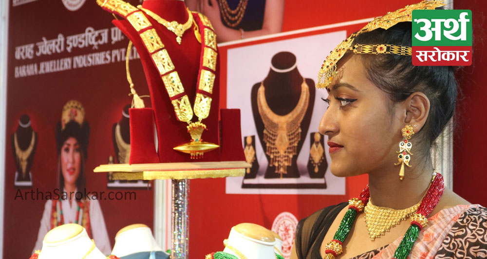 Gold price drops by Rs 1,200 per tola today