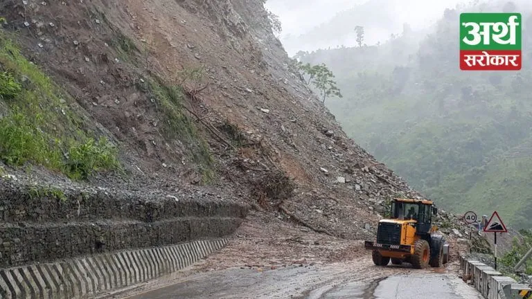Landslide obstructs Palpa-Butwal road
