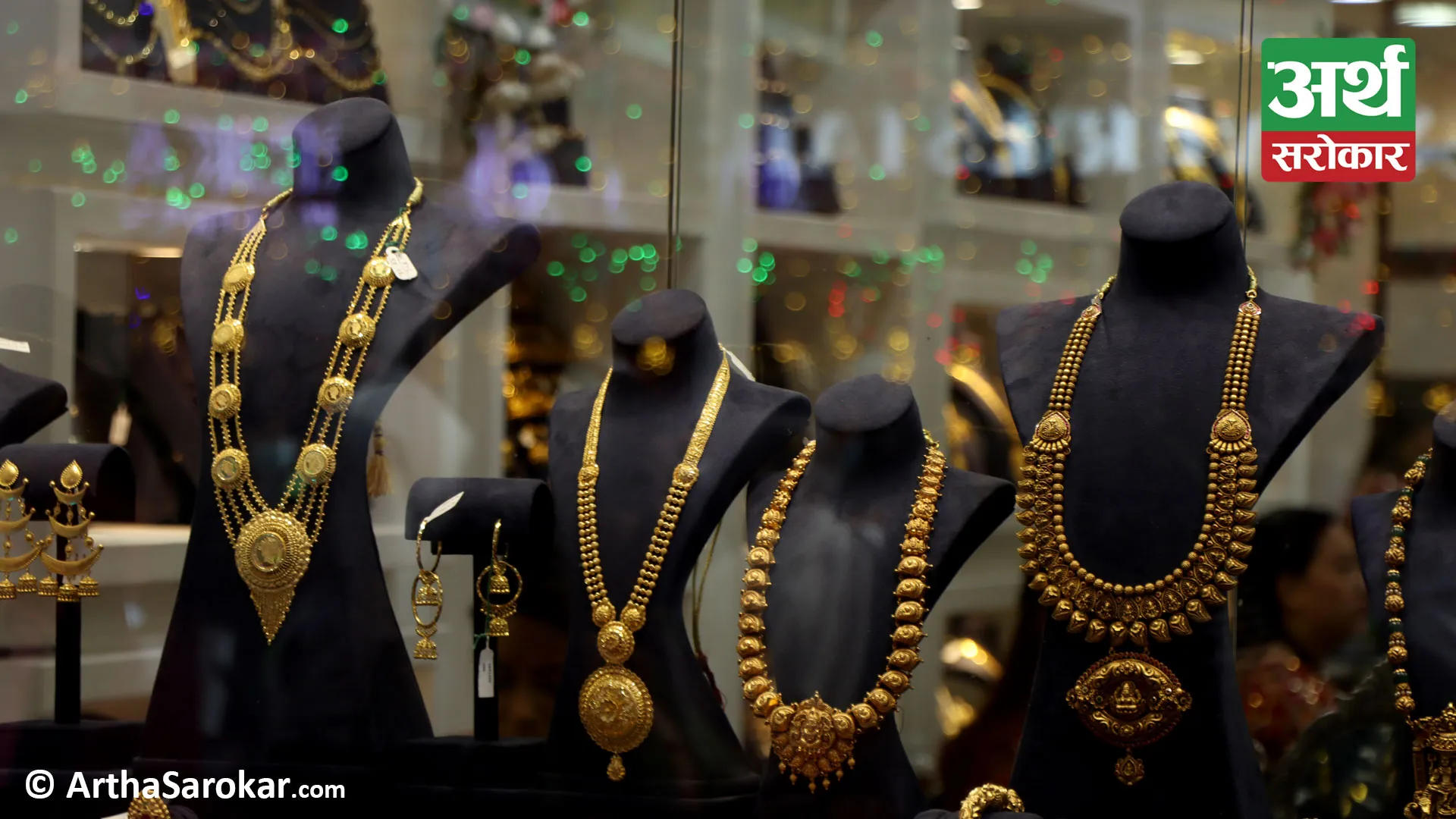 Price of gold increased by 400 rupees per tola on Sunday